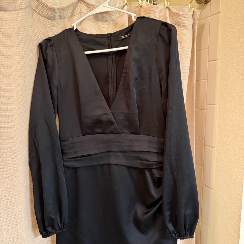 Boohoo Elegant Black V-Neck Long Sleeve Dress